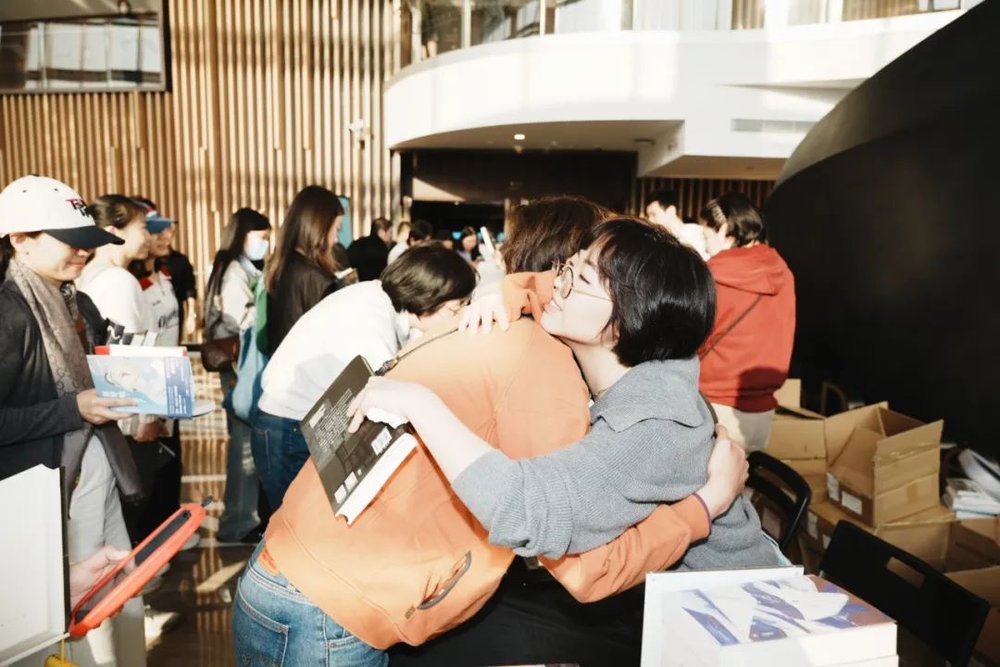 體育投注:父母離世後,如何與哀傷共処?