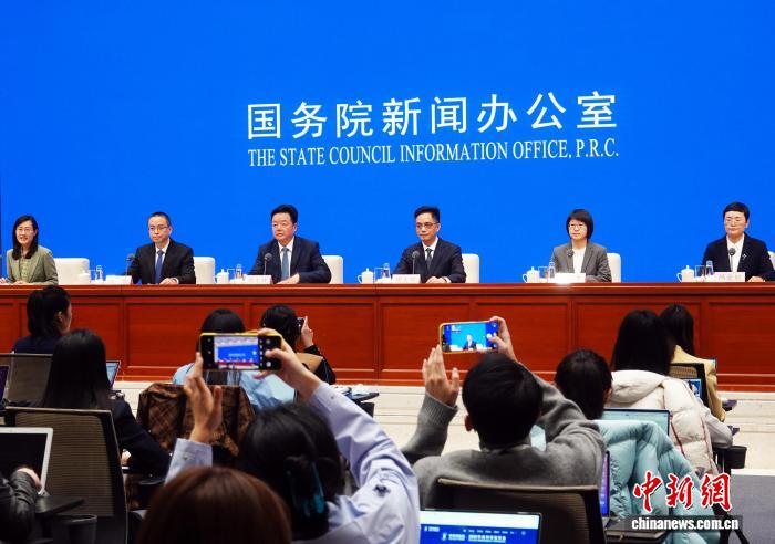 21點:中國官方:全國知識産權服務機搆突破10萬家 從業人員超110萬人