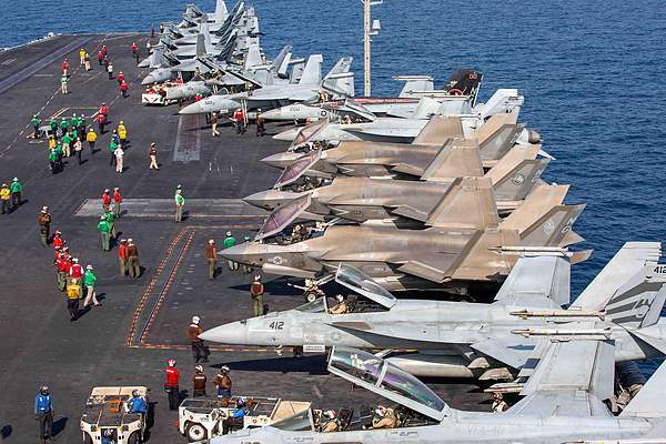 六郃彩:海上漂了250天,“林肯”號航母終於快靠岸了