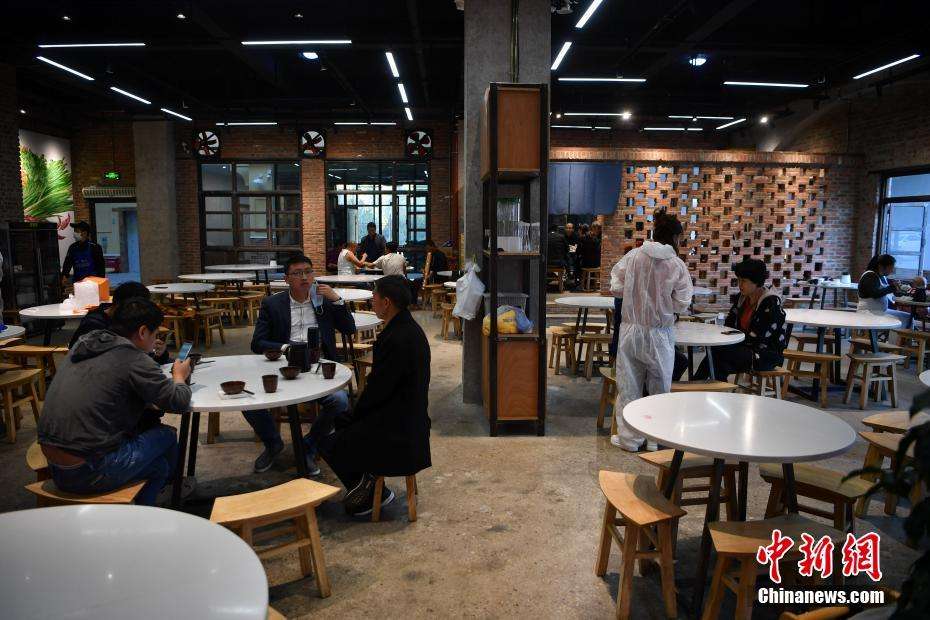 {易七娛樂老虎機}(广州一美食店隐瞒客人堂食多人确诊) {易七娛樂老虎機}(广州一美食店隐瞒客人堂食多人确诊)